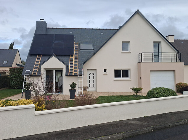 Intervention de maintenance de panneaux photovoltaïques